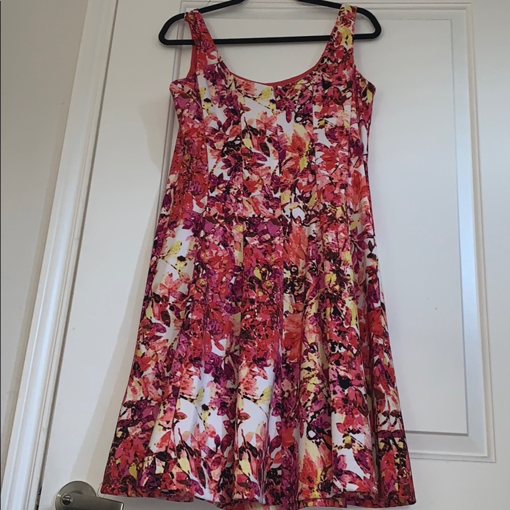 Spring dress - Picture 4 of 5